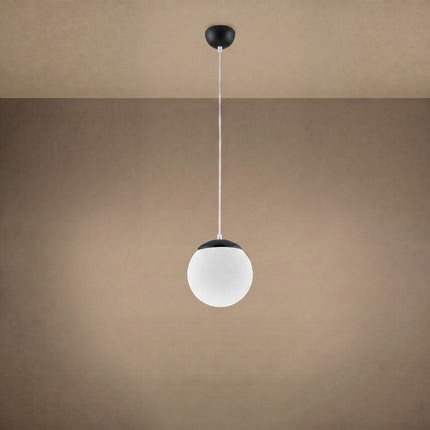 Suspension Sphère Opaline noire 20 cm, vue de détail du globe
