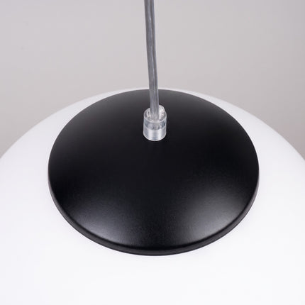 Suspension Sphère Opaline noire 30 cm, détail de la douille et du câble