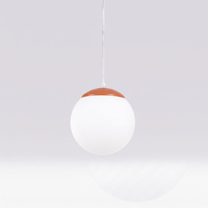 Suspension Sphère Opaline ocre rouge 20 cm, packshot de trois quarts