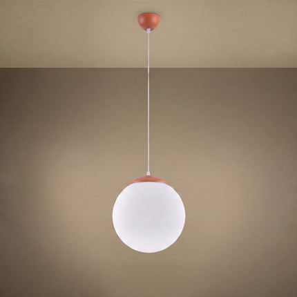 Suspension Sphère Opaline ocre rouge 30 cm allumée, lumière diffuse