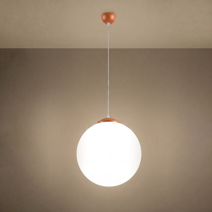 Suspension Sphère Opaline ocre rouge 40 cm allumée, lumière diffuse