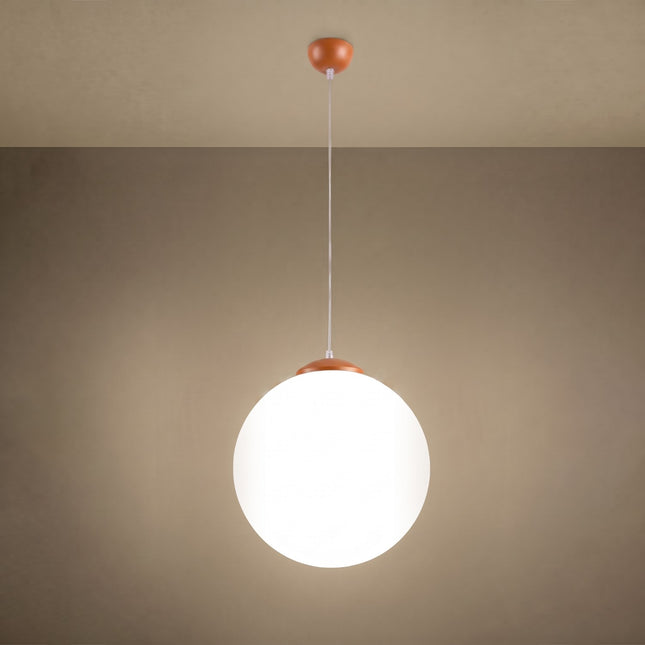 Suspension Sphère Opaline ocre rouge 40 cm allumée, lumière diffuse