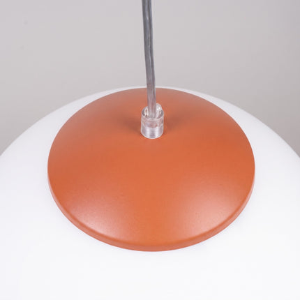 Suspension Sphère Opaline ocre rouge 40 cm, détail de la douille et du câble