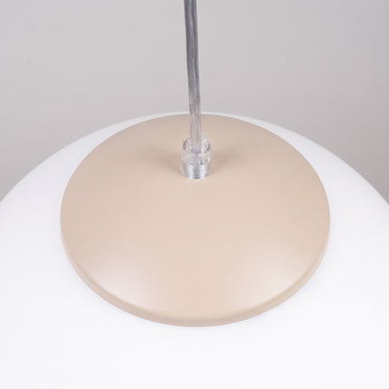 Suspension Sphère Opaline taupe 30 cm, détail de la douille et du câble