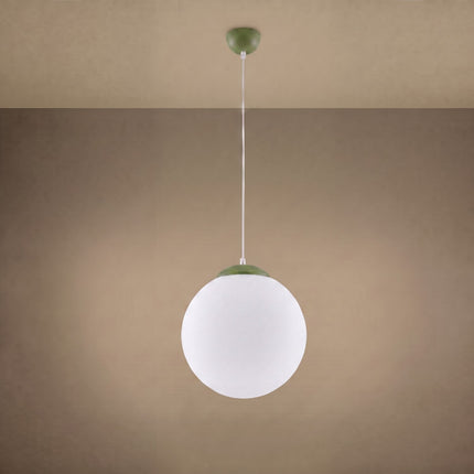 Suspension Sphère Opaline vert olive 20 cm allumée, lumière diffuse