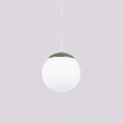 Suspension Sphère Opaline vert olive 20 cm, packshot de trois quarts