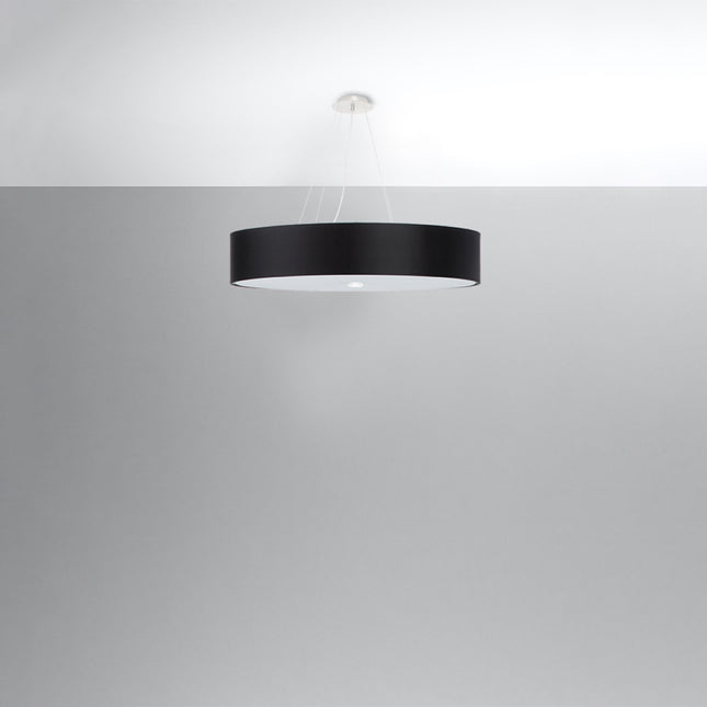 Suspension Cercle Plein 80 cm tissu noir suspendue à des câbles fins, fond clair