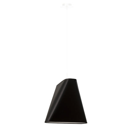 Suspension torsadée en tissu noir une lampe sur fond blanc, abat-jour sculptural et câble blanc