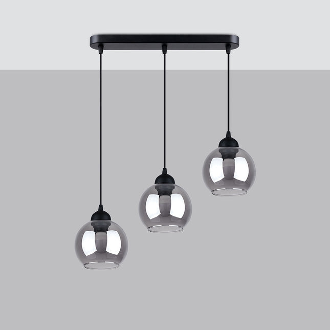 Vue de profil de la suspension triple Cloche, globes en verre fumé à hauteurs décalées