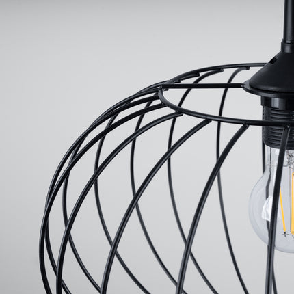 Vue de dessous de la suspension Tsuno laissant apparaître l'ampoule au centre de la cage