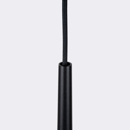 suspension tube conique effilé noir 44 cm, vue sur fond coloré