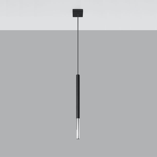Detail du tube noir et de l'embout chrome de la suspension Mozaica sur fond gris