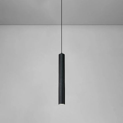 Détail du tube en aluminium noir de la suspension nordique