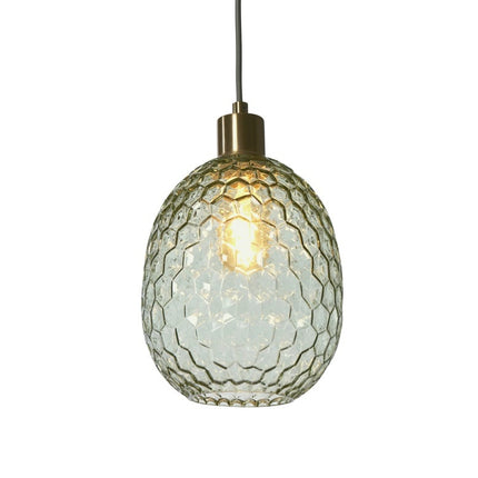 Suspension Venice ovale en verre gaufré vert et laiton doré sur fond blanc