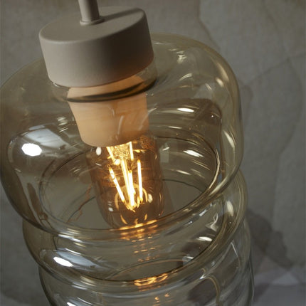 Douille E27 et ampoule filament dans le globe en verre ambre de la Verona