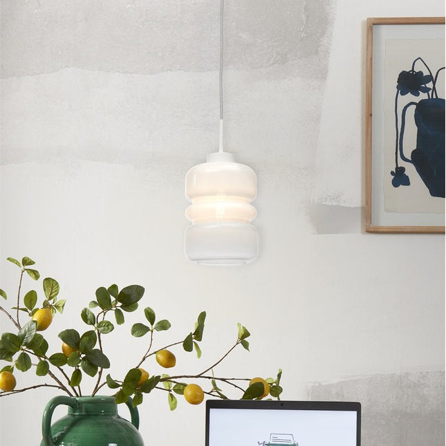 Suspension Verona verre dégradé blanc Ø15 cm au-dessus d'un bureau