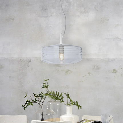 Suspension Verona en verre strié transparent Ø35 cm au-dessus d'une table à manger