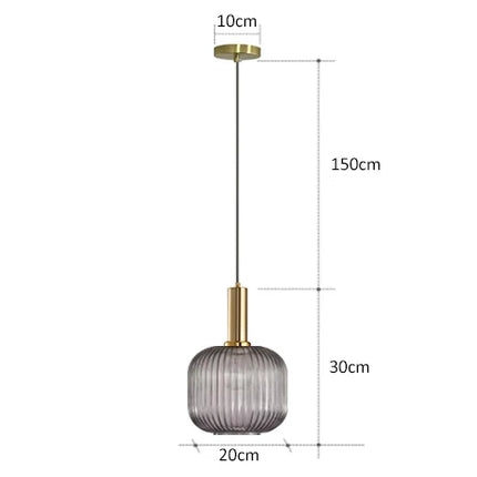 Suspension en verre côtelé au design rétro pour une entrée d'hôtel boutique.