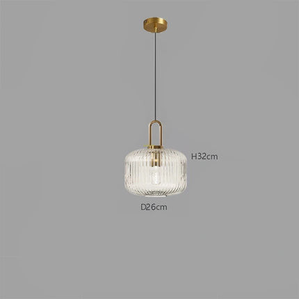Suspension en verre doré nordique dans une entrée épurée