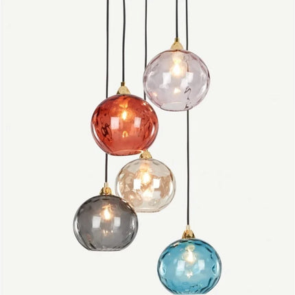 Grappe de suspensions à globes en verre martelé de plusieurs coloris, cordons noirs