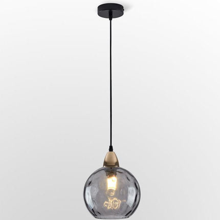 Packshot d'une suspension à globe unique en verre martelé, embout doré, cordon et rosace noirs