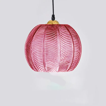 Suspension en verre à motif nordique déclinée en plusieurs coloris et diamètres.
