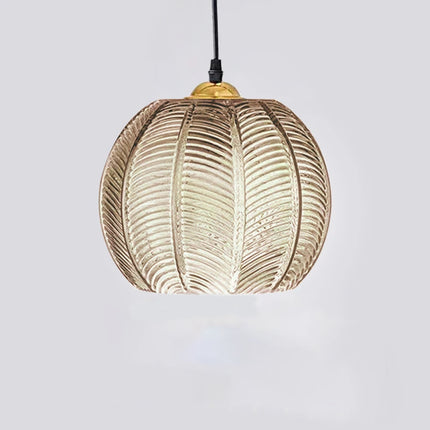 Suspension en verre à motif nordique au design chic pour rehausser la décoration.