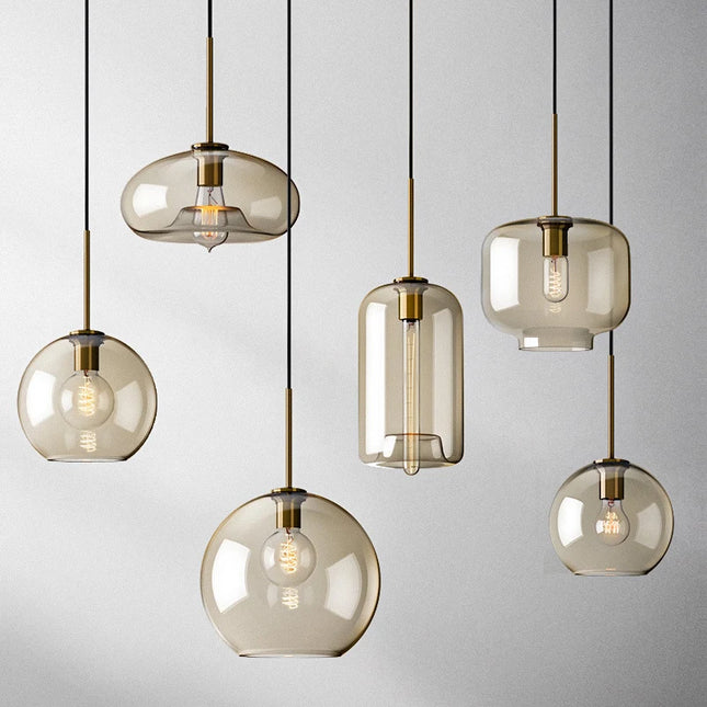 Composition de suspensions en verre nordique minimaliste à plusieurs hauteurs
