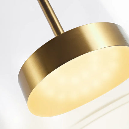 Disque LED intégré de la suspension allumé, lumière chaude et homogène cerclée de laiton doré