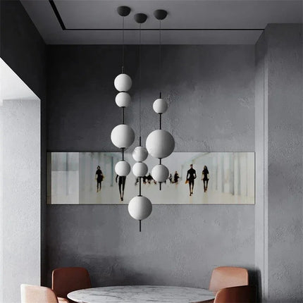 Suspension verticale LED en bulles de verre blanc dépoli et métal peint