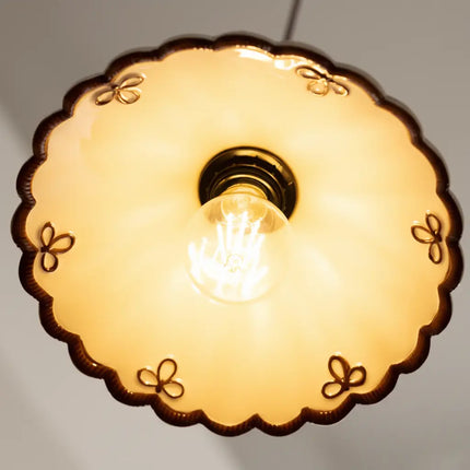 Suspension vintage en céramique avec abat-jour vintage ondulé