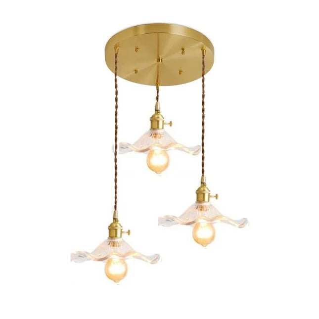 Suspension vintage en verre ondulé transparent et laiton doré suspendue près d'une plante verte