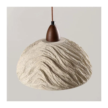 Suspension Wabi-Sabi en ciment relief pour une ambiance brute