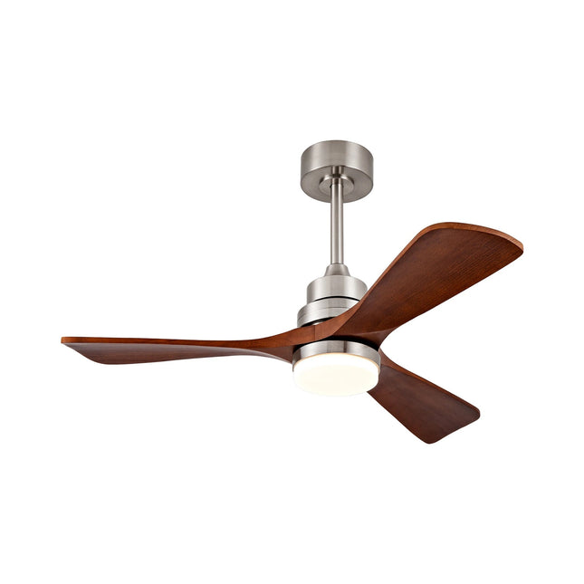 Ventilateur de plafond 107 cm à trois pales en bois massif de noyer, structure argentée et éclairage LED intégré, sur fond blanc
