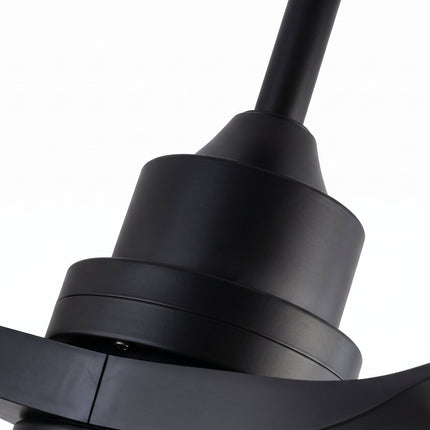 Détail du bloc moteur étagé et de la tige du ventilateur de plafond, finition noir mat