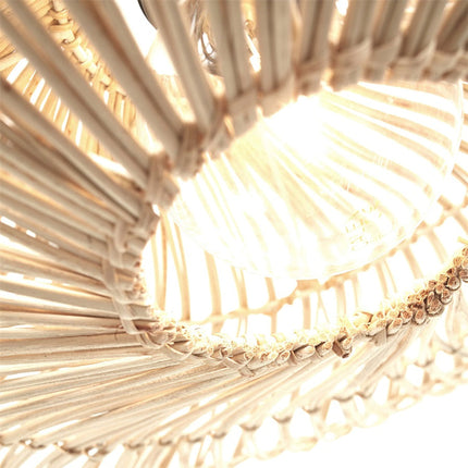 Détail du bord tressé de l'abat-jour rond du lampadaire Zanzibar, texture artisanale en fibre naturelle