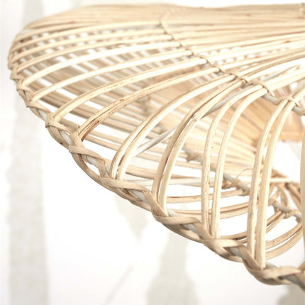 Vue intérieure de l'abat-jour du lampadaire Zanzibar avec l'ampoule E27 allumée diffusant une lumière chaude
